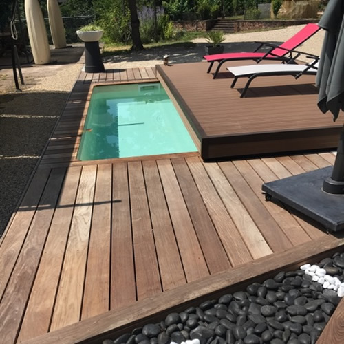 moblie pooldeck - small backyard with pool