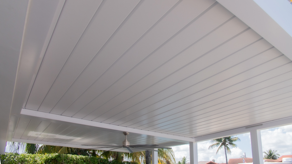 R-Blade pergola system - Gapless roof when closed perfect outdoor kitchen pergola