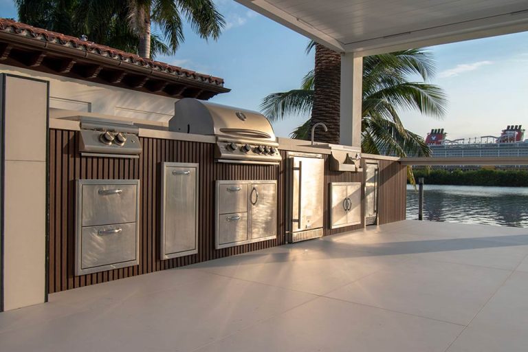 Covered modern outdoor kitchen