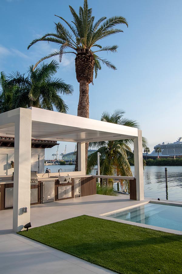 roof covered outdoor kitchen ideas, Miami Beach, Fl