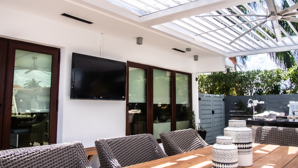 OUtdoor TV for louvered pergola - Azenco Recommendation.