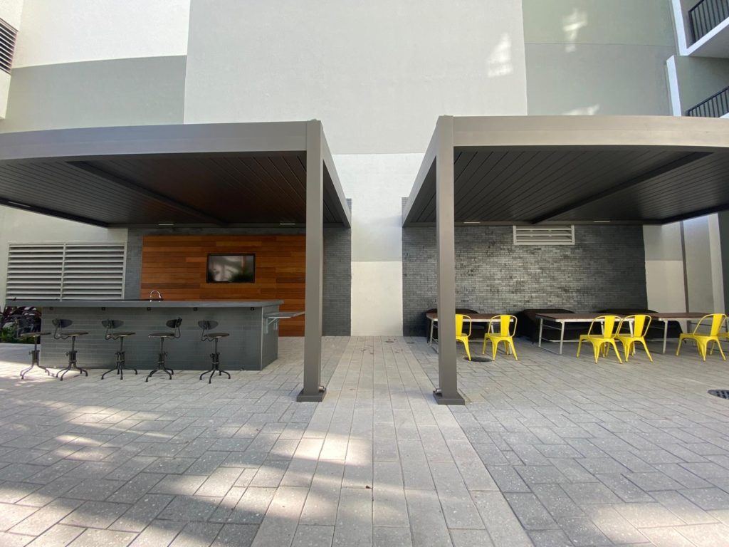 The Rise condominium, Fort lauderdale - Louvered pergola by Azenco