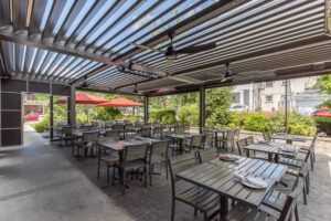 Hich tech pergola restaurant - with heaters