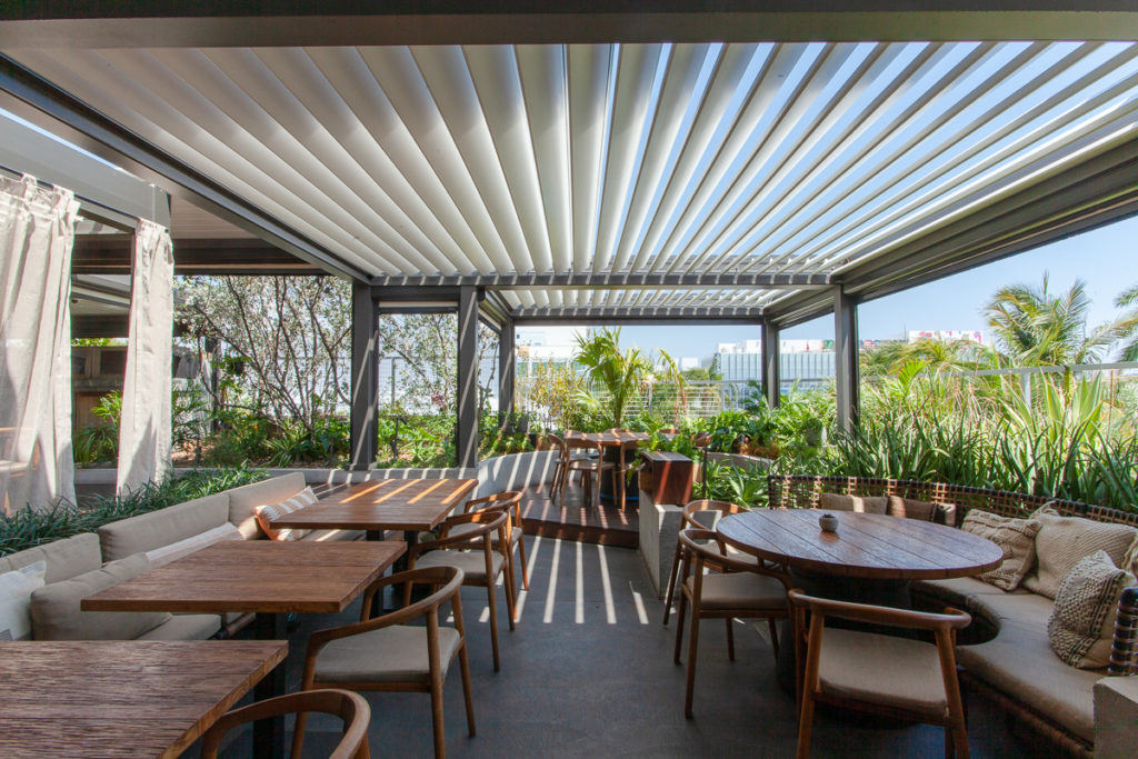 pergola for covered rooftop - restaurant