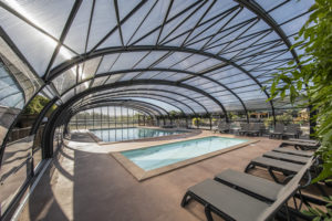 vaulted pool enclosure -Yelloh Village Laroche Posay - Azenco