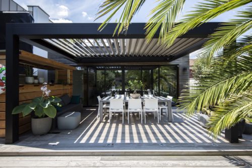 rain proof pergola with gapless louvers - attached to the house