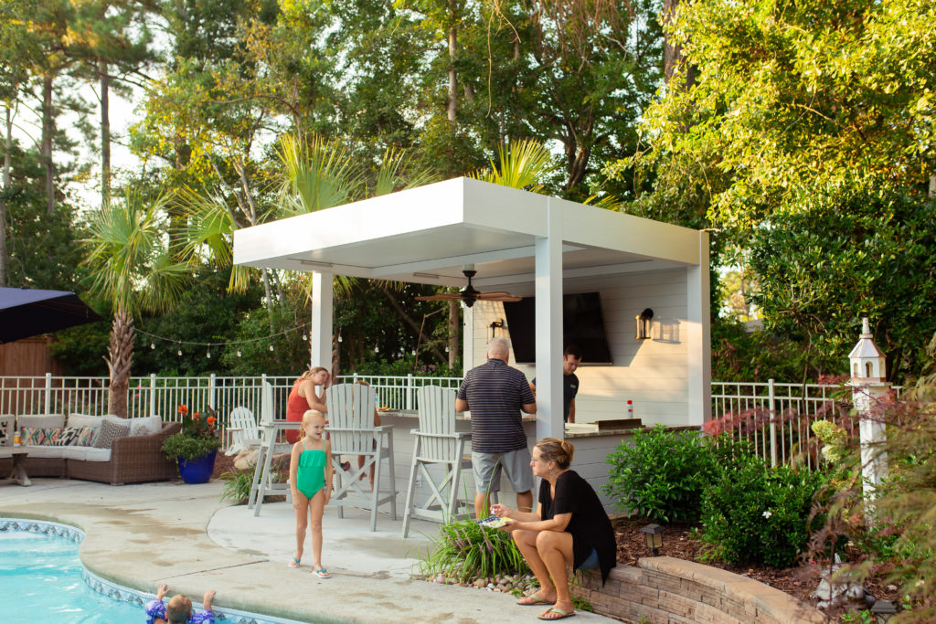 how to choose a contractor: Outdoor pergola with permit