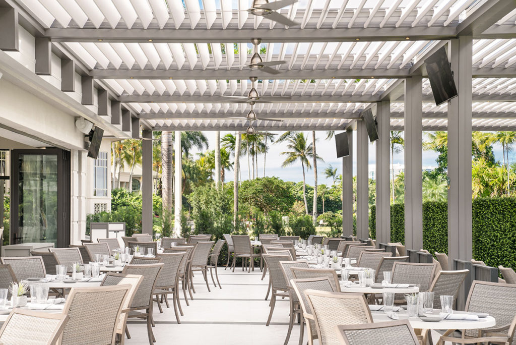 R-Blade pergola by Azenco - Restaurant the Mr. D’s patio, Boca WestClub