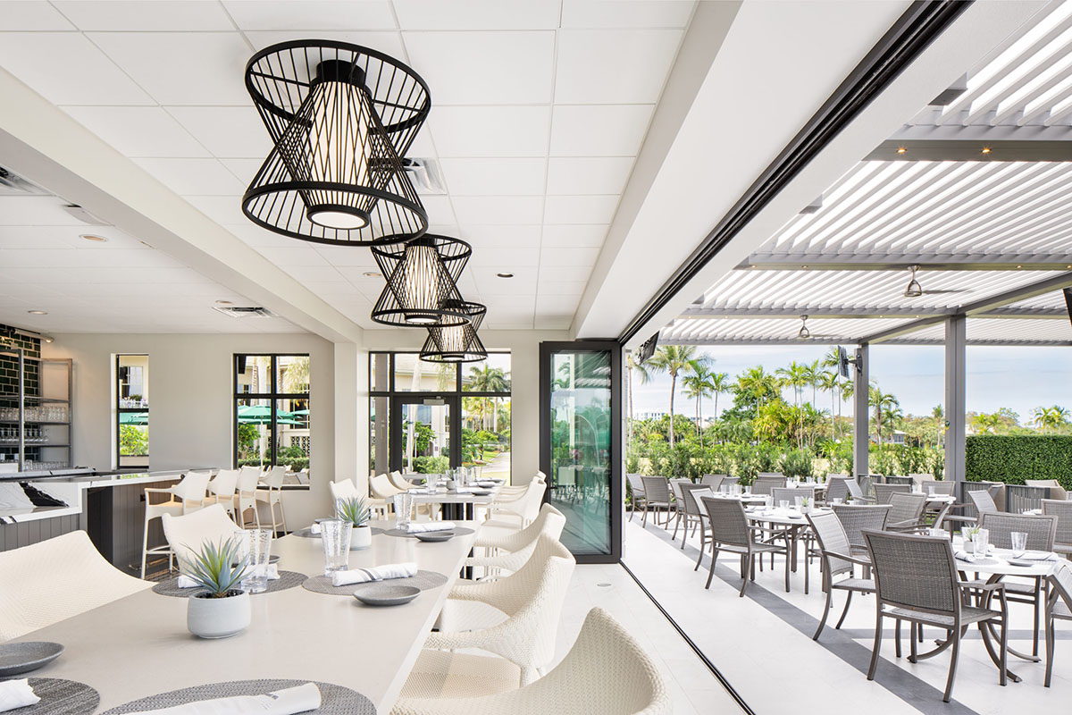 seamless outdoor design - golf clib at Boca West - Pergola Azenco