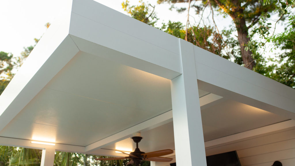 Pergola roof with invisble louvered rain gutters