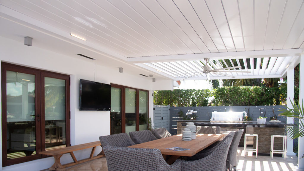 Bioclimatic louvered roof pergola - adjsutable from the touch of a button