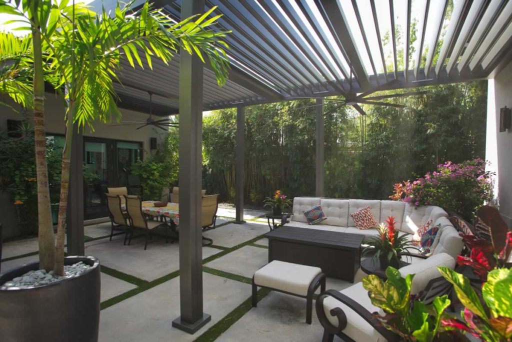 Outdoor room - R-Blade pergola with motorized louvered roof