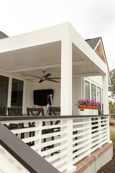 Leland, NC - resiendtil prject with whit pergola on the terrace - By Azenco