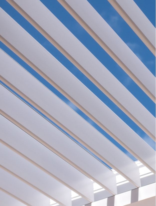 Azenco gapless and whisper-quiet louvered roof