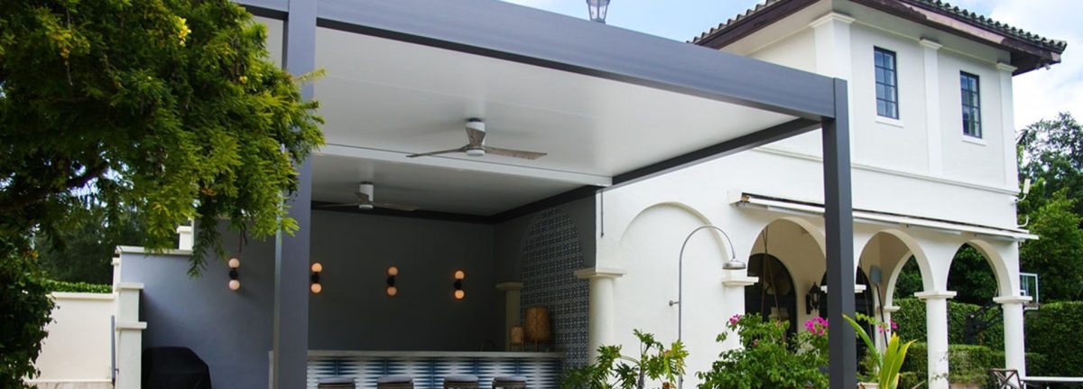 Insulated Roof pergola R-Shade one of the three automated or manual pergolas manufactured by Azenco Outdoor.