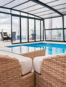 Luxury pool enclosure for year round swim by Azenoc