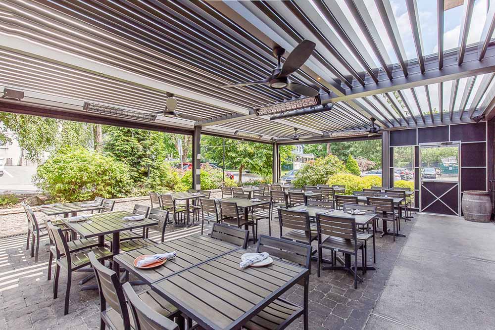 Southern Kitchen Table Restaurant - Commercial pergola Azenco Outdoor