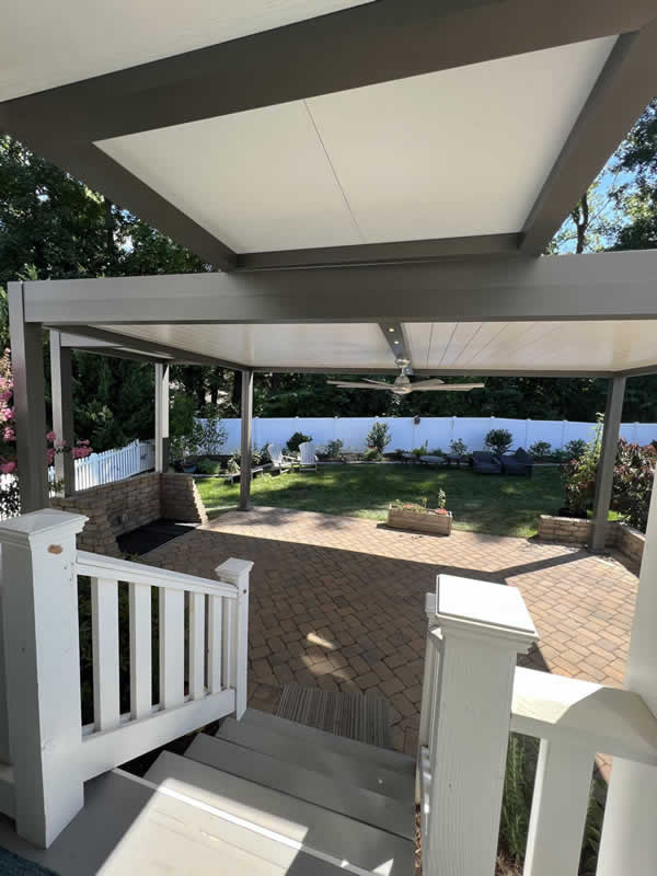 Details of insualtd roof and louvered roof - pergola