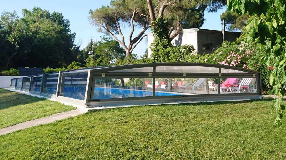 Neo pool enclosure by Azenco