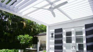 Louvered pegola R-Blade with aluminum motozied louvered roof by Azenco
