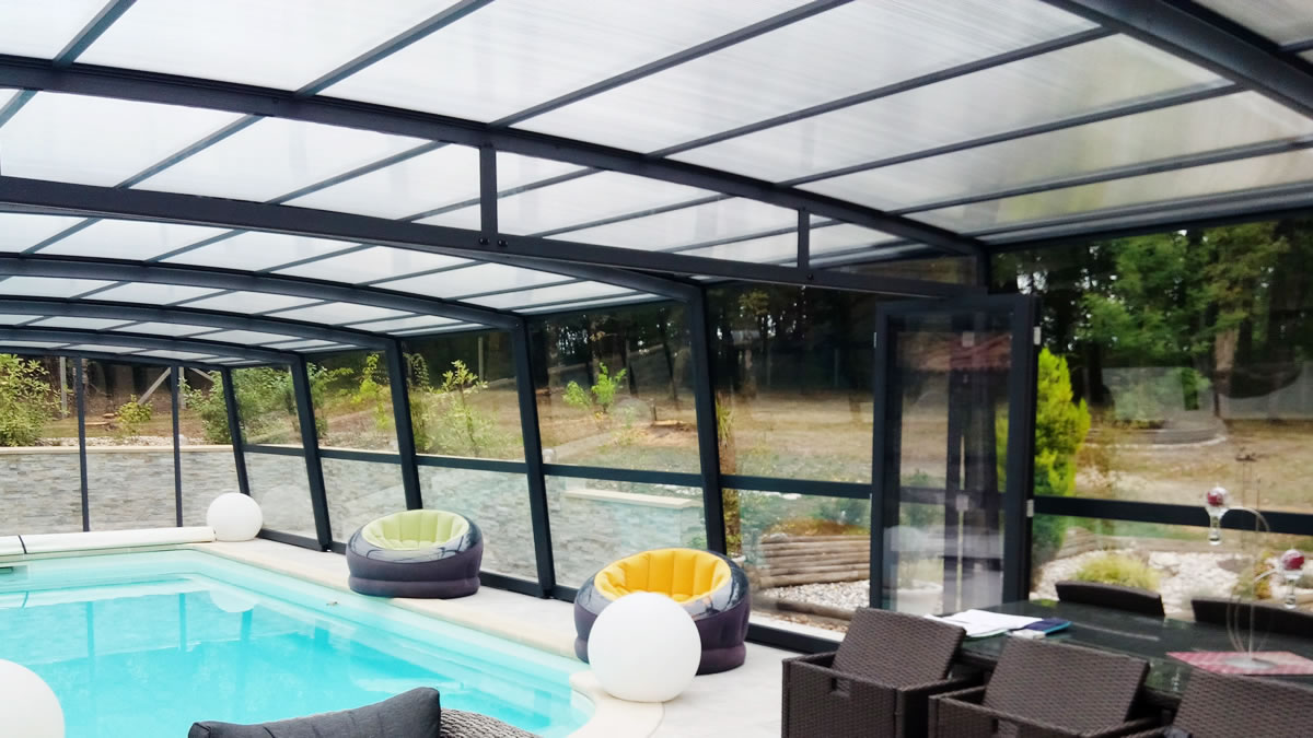 Innovative pool cover for your outdoor area - FlexiRoof