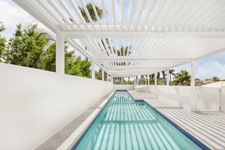 Luxury aluminum motorized pool deck cover: pergola R-BLADe by Azenco Outdoor