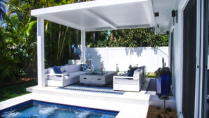 WHITE ATTACHED TO THE HOUSE - 04