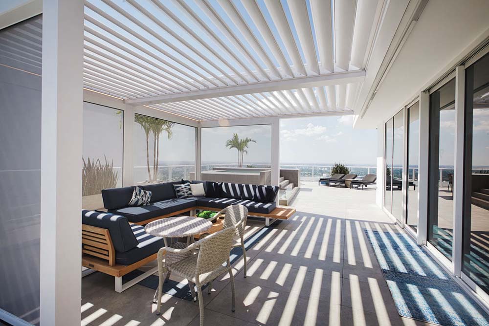 Residential louvered pergola - Modern touch on a rooftop by Azenco