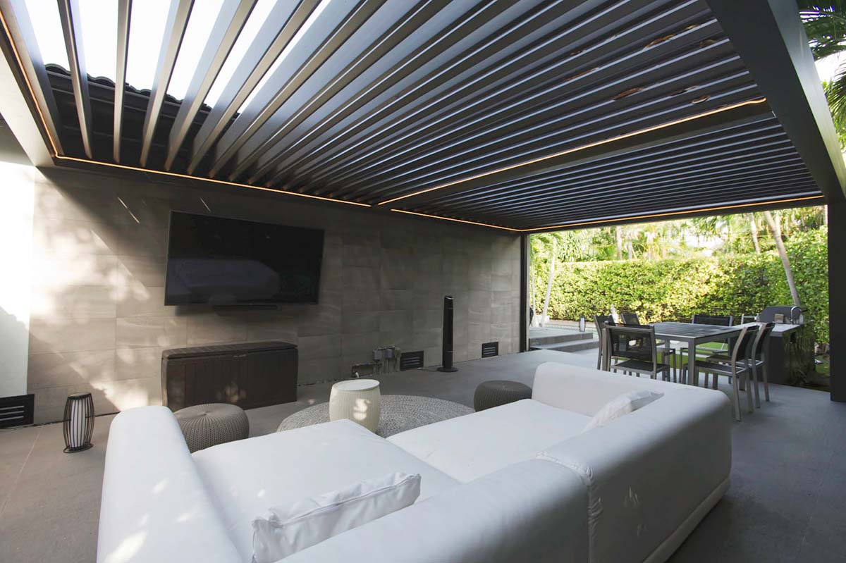 Louvered pergola with all options - Azenco Outdoor