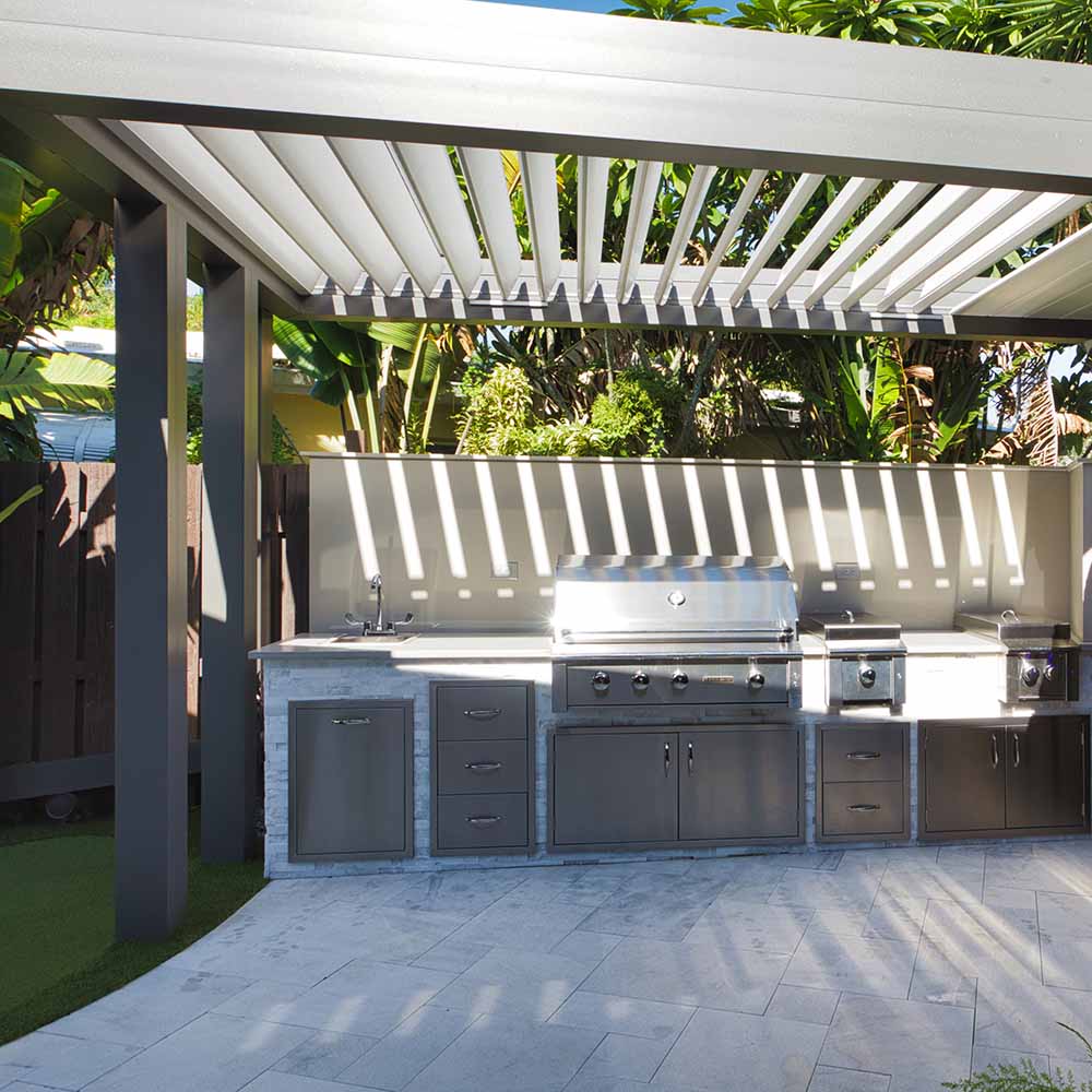 High quality outdoor grill and pergola by Azenco