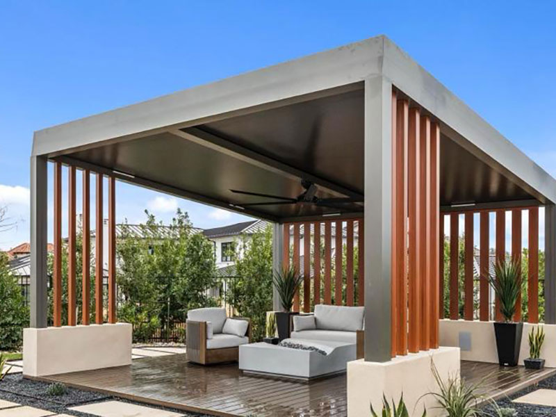 Contemporary standalone luxury pergola in grey charcoal and wood finish - Azenco
