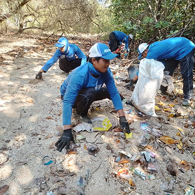 4ocean beach cleanup plastic crisis Jembrana Sumberkima Ocean - Partner Azenco Outdoor