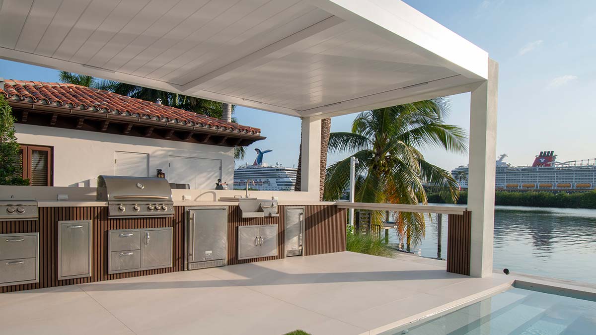 Luxury modern outdoor kitchen Azenco pergola