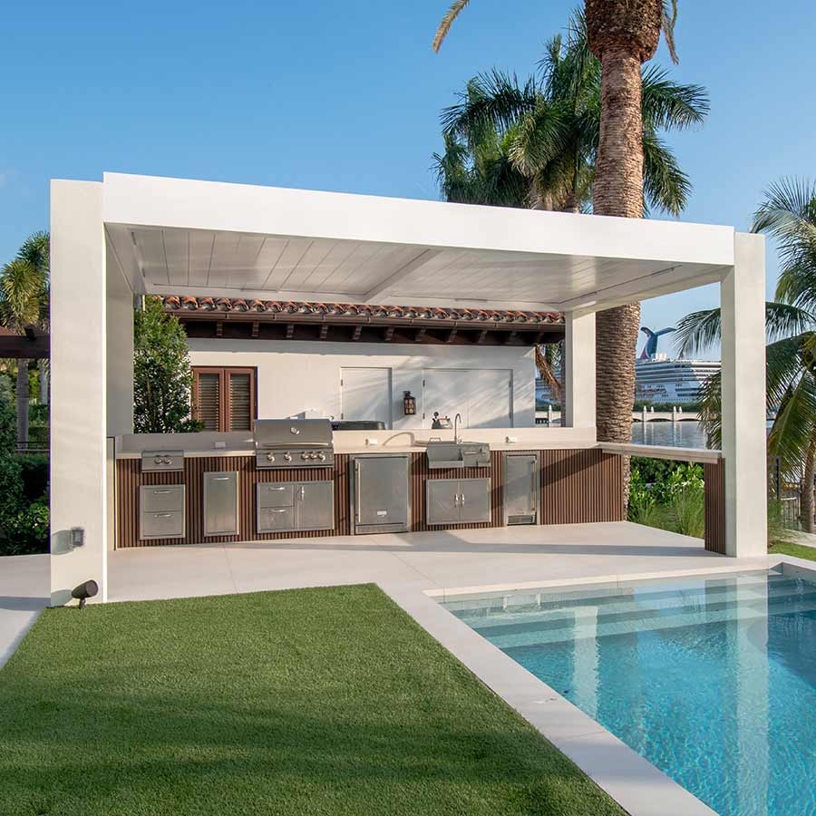 Pergola with louvered roof - Miami Beach. R-Blade bioclimatic patio cover - Azenco Outdoor