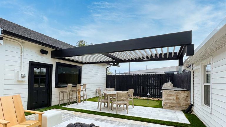 Surprising Pergola in Kentucky for a Residential Courtyard | Azenco