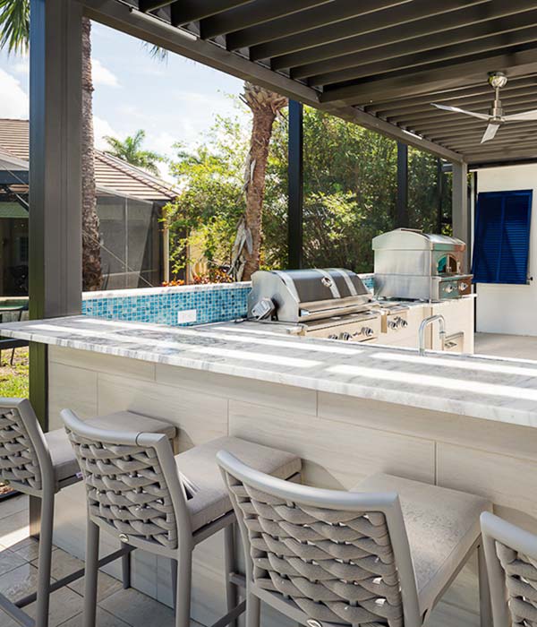 Modern Cantilevered Pergola for a Waterfront Pool Deck | Azenco
