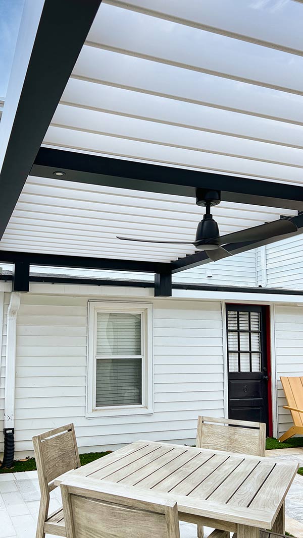 Details of louvered roof wiht fan