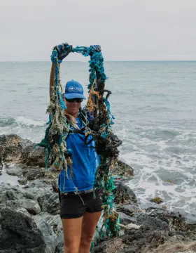Azenco and 4ocean fighting for plastic ocean crisis
