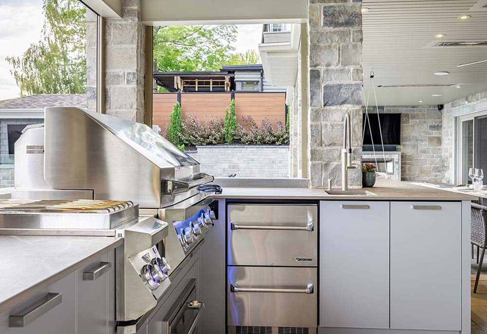 Grey shades for your outdoot kitchen with luxury appliances