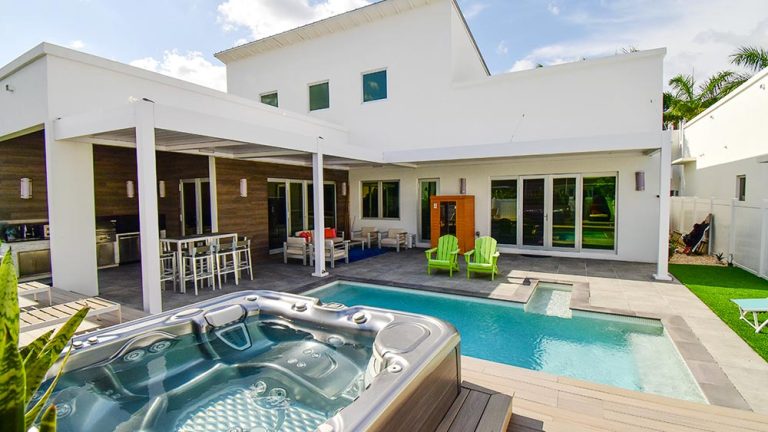 l-shaped pergola attached to the house - Azenco