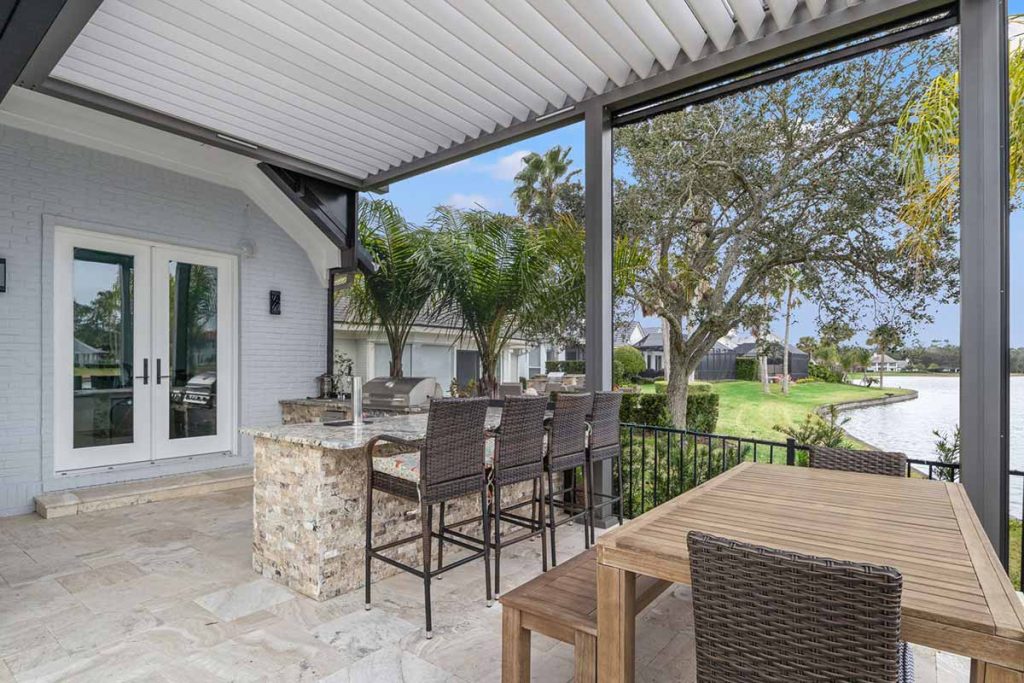 Outdoor space with smart louvered pergola in Orlando, Florida