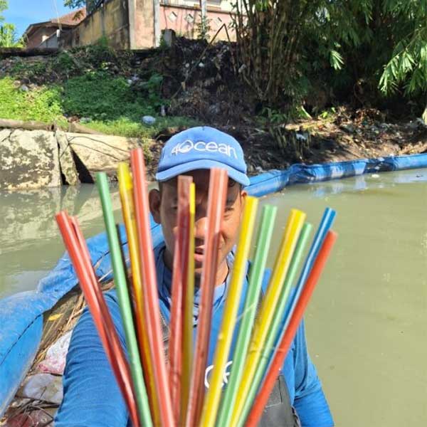 Plastic straws in oceans - 4ocean and Azenco oceans cleanup