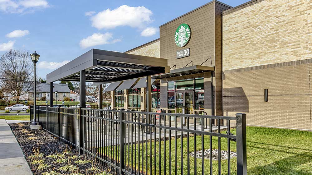 Starbucks outdoor seating in Lancaster, PA: patio cover R-Breeze by Azenco