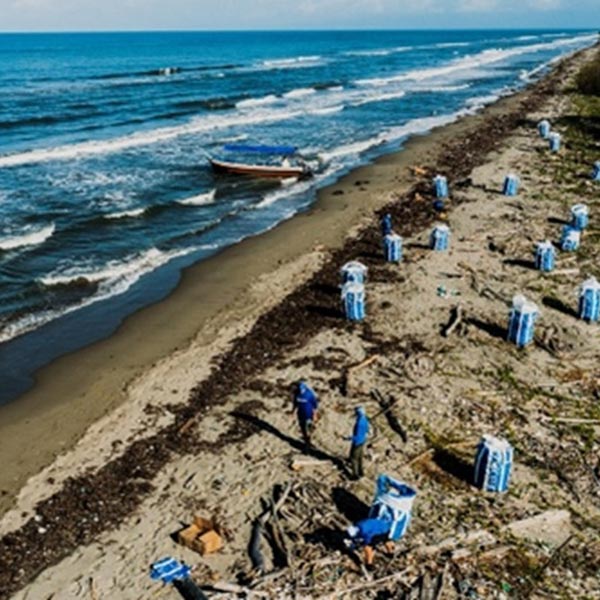 Beach cleanup for Azenco by 4ocean - World Ocean Day2024