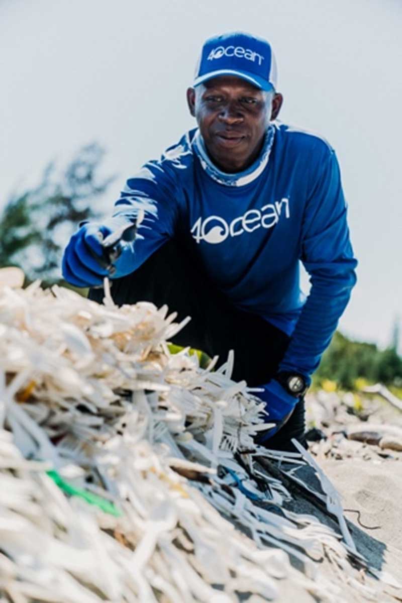 Beach cleanup 4ocean and Azenco for World Ocean 2024