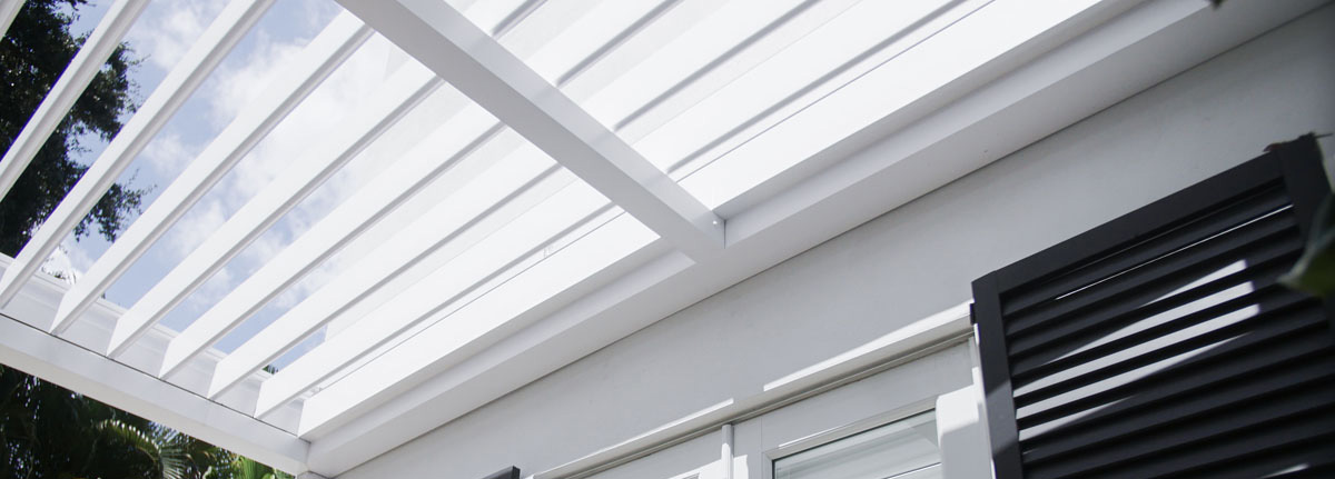 Details of R-Blade louvered roof pergolas by Azenco Outdoor