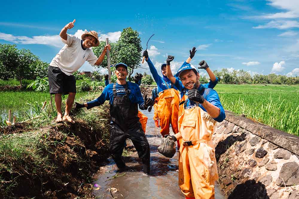 Following that, in April 2024, we launched our second cleanup initiative in honor of Earth Day. Once again, a 20-person crew was deployed, focusing on locations such as Denpasar, Air Kuning Beach, and Jembrana. During this mission, we successfully collected 6,481.09 pounds of debris, bringing our total to 53% of the pledged amount. This Earth Day cleanup highlighted the significance of coordinated efforts in tackling plastic pollution and garnered attention for its environmental impact.