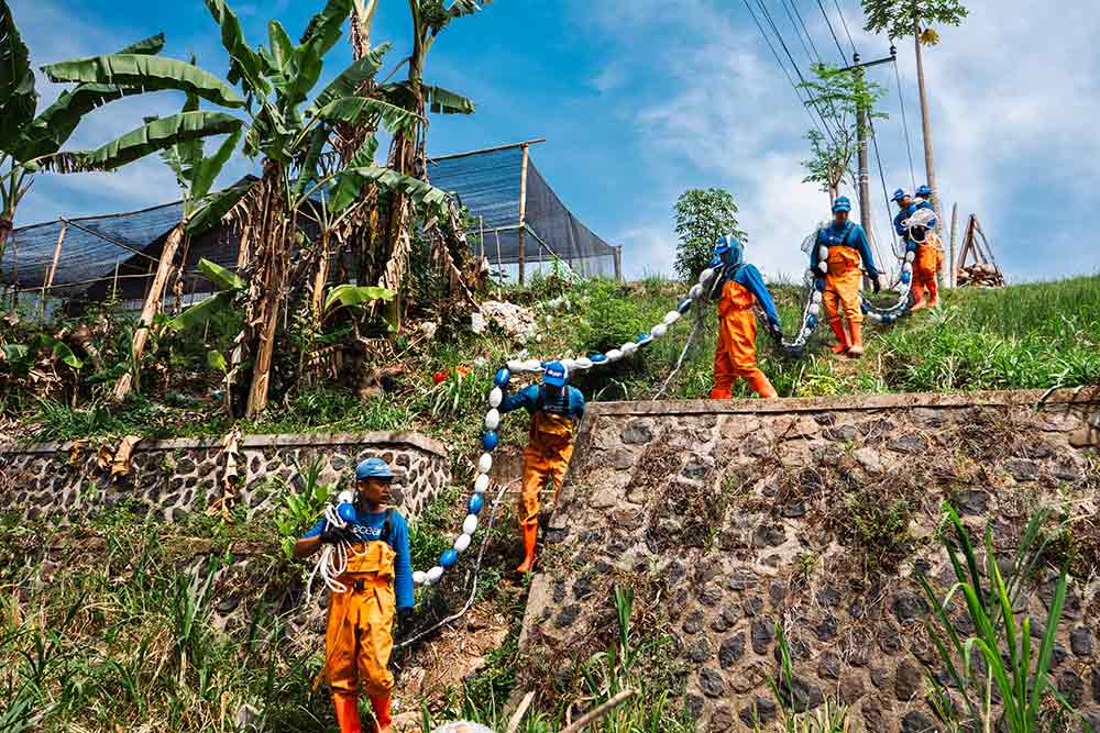 The next major milestone came in June 2024, aligning with World Oceans Day. A slightly smaller crew of 18 people worked diligently across two key locations, Bali Medewi and Bali Jembrana, removing 5,257.97 pounds of plastic waste. By the conclusion of this mission, we had reached 74% of our annual pledge, marking substantial progress and reaffirming our commitment to sustaining these efforts year-round.