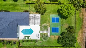gray bronze r-blade with white louvers in a backyard