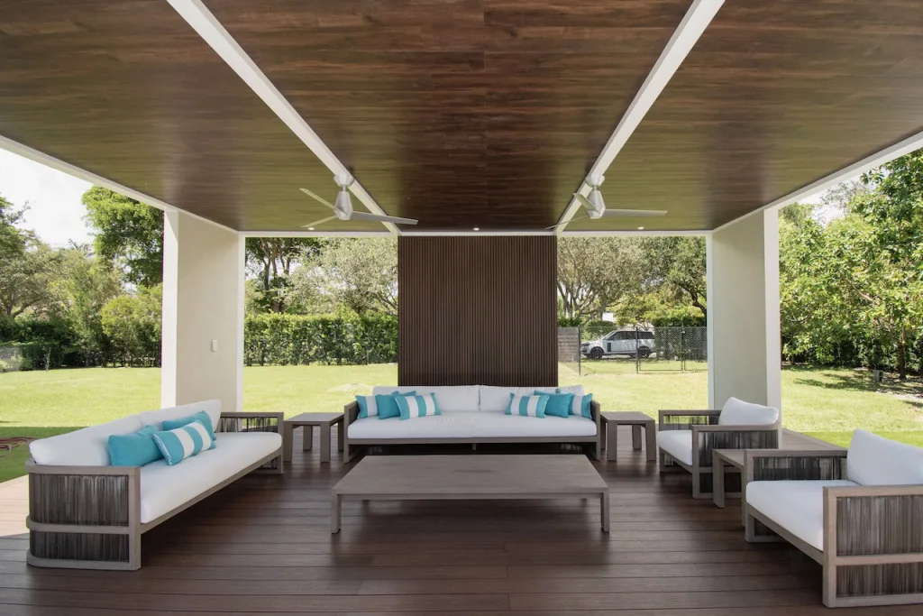 wood r-shade in backyard with fans and recessed lights